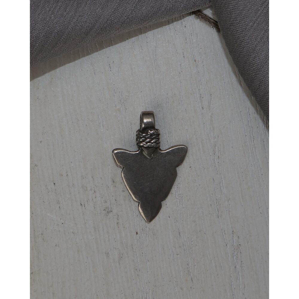 Vintage Navajo Sterling Silver Arrowhead pendant 2.3G / 0.9in - Picture 2 of 3